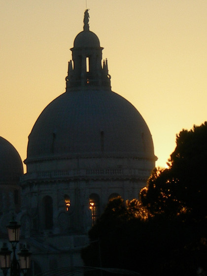 Paesaggio scattato in controluce