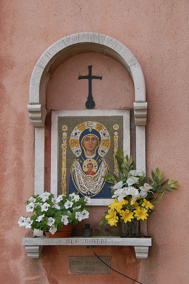 Capitello raffigurante la Madonna Nicopeia