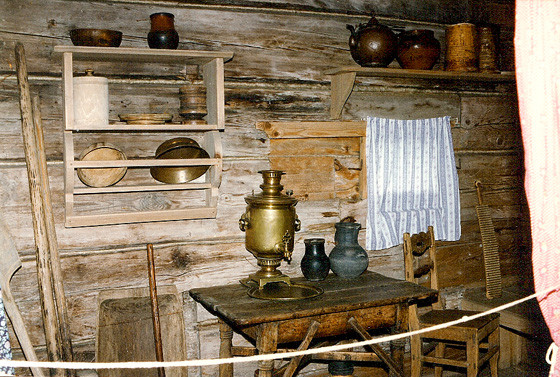 L'interno di una antica abitazione russa in legno