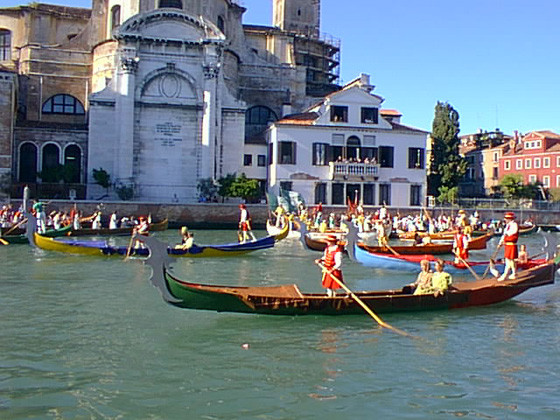 La parata lungo il Canal Grande