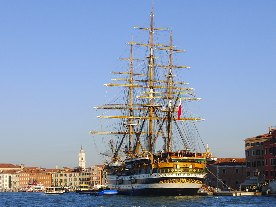 Foto dell'Amerigo Vespucci