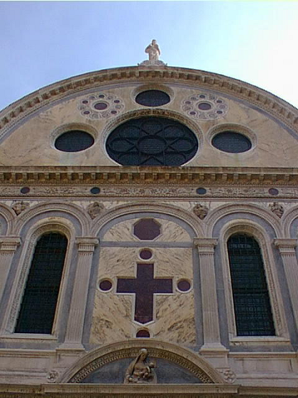 Particolare della facciata della chiesa dei Miracoli a Venezia