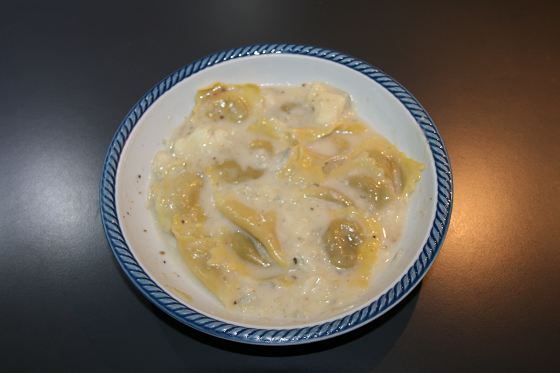 Ravioli ai porcini con crema di gorgonzola