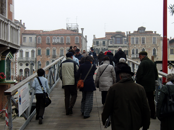 Il ponte di barche allestito per la festa della Salute