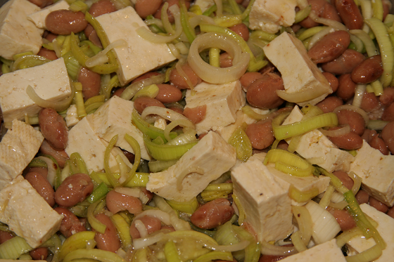 Insalata di tofu, porri e fagioli