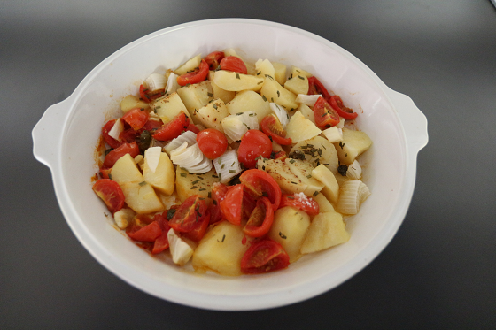 Patate con pomodorini e cipolla