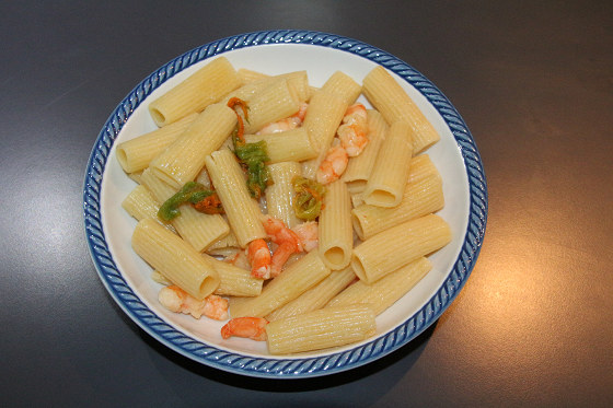 Sedani con fiori di zucca e mazzancolle
