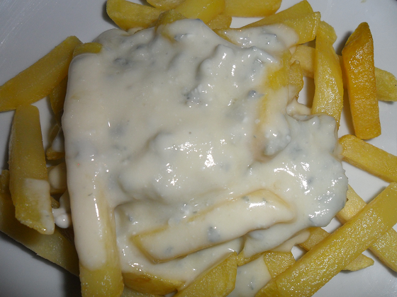 Patatine fritte con crema di gorgonzola