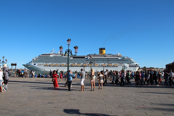 Nave di fronte a piazza San Marco