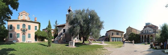 Veduta della piazzetta di Torcello