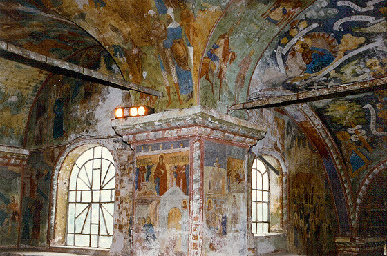 Affreschi all'interno della chiesa del profeta Elia a Jaroslav