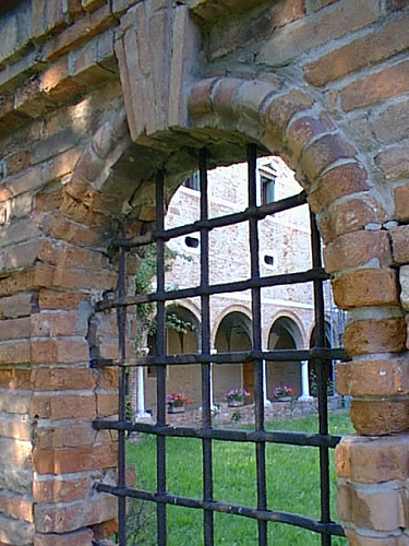 Il chiostro della chiesa di Sant'Elena